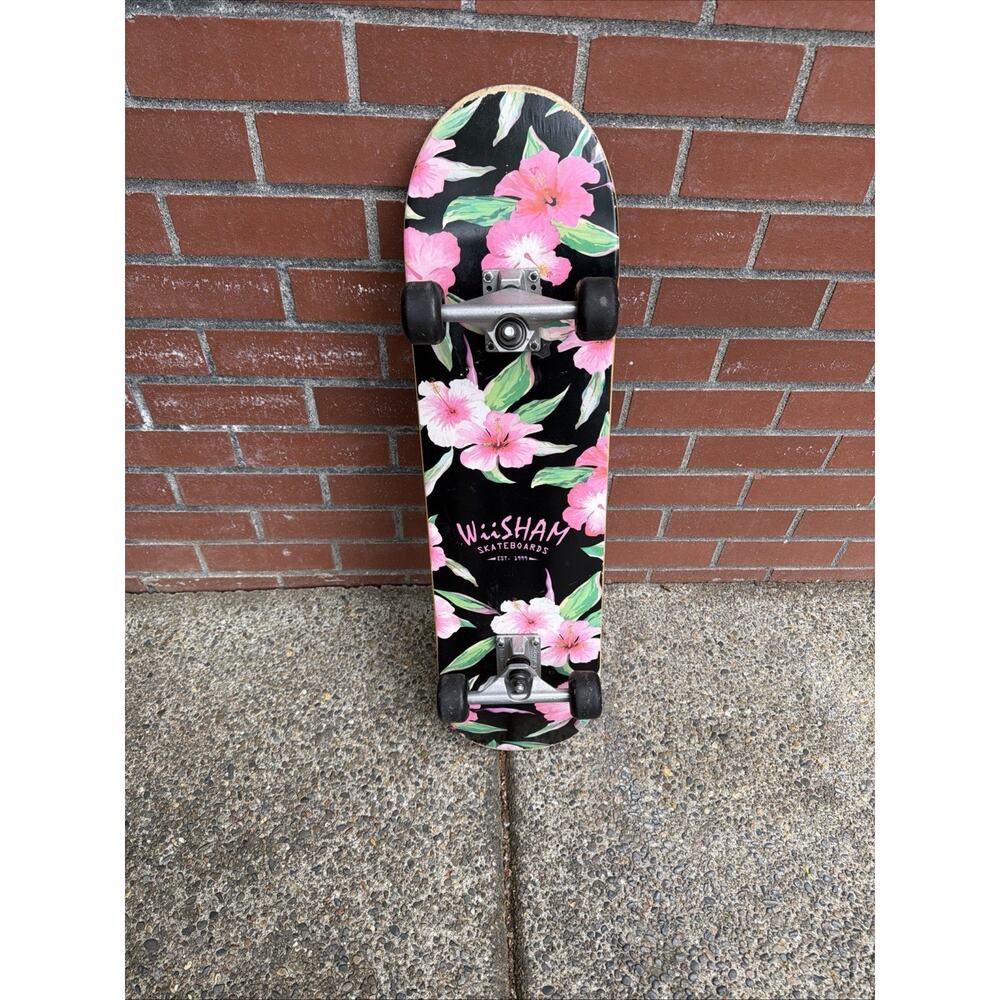 WiiSham Black Floral Printed Classic Outdoor Sports Equipment Skateboard